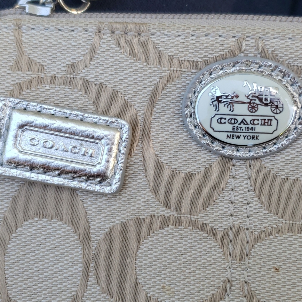 Coach wristlet - Picture 2 of 4